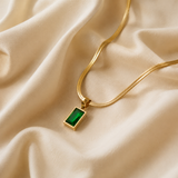 Valenza necklace pendant close-up